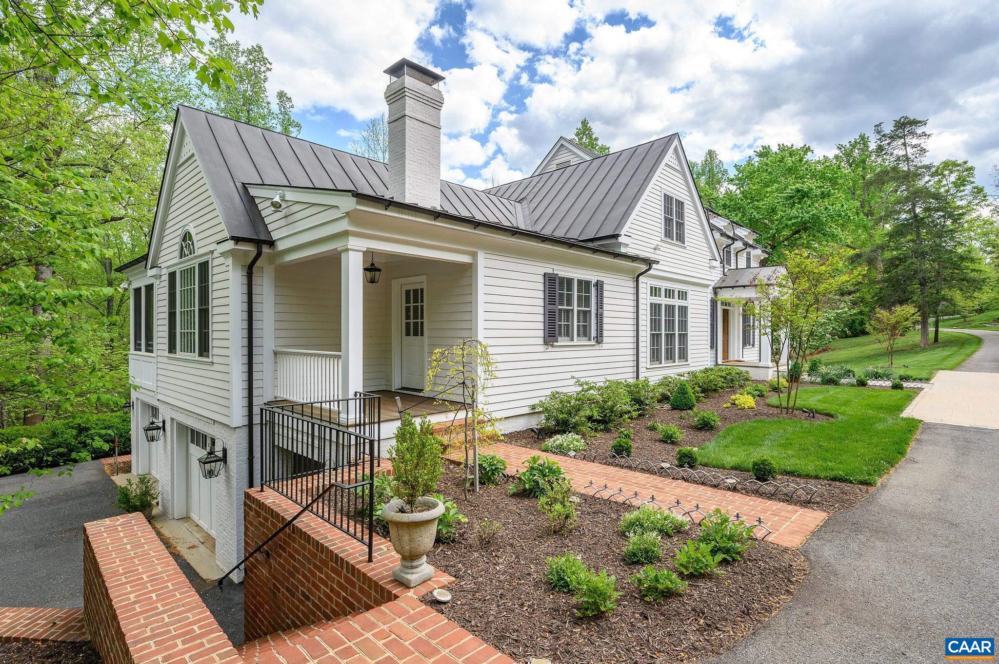 2440 NORTH DOGWOOD LN