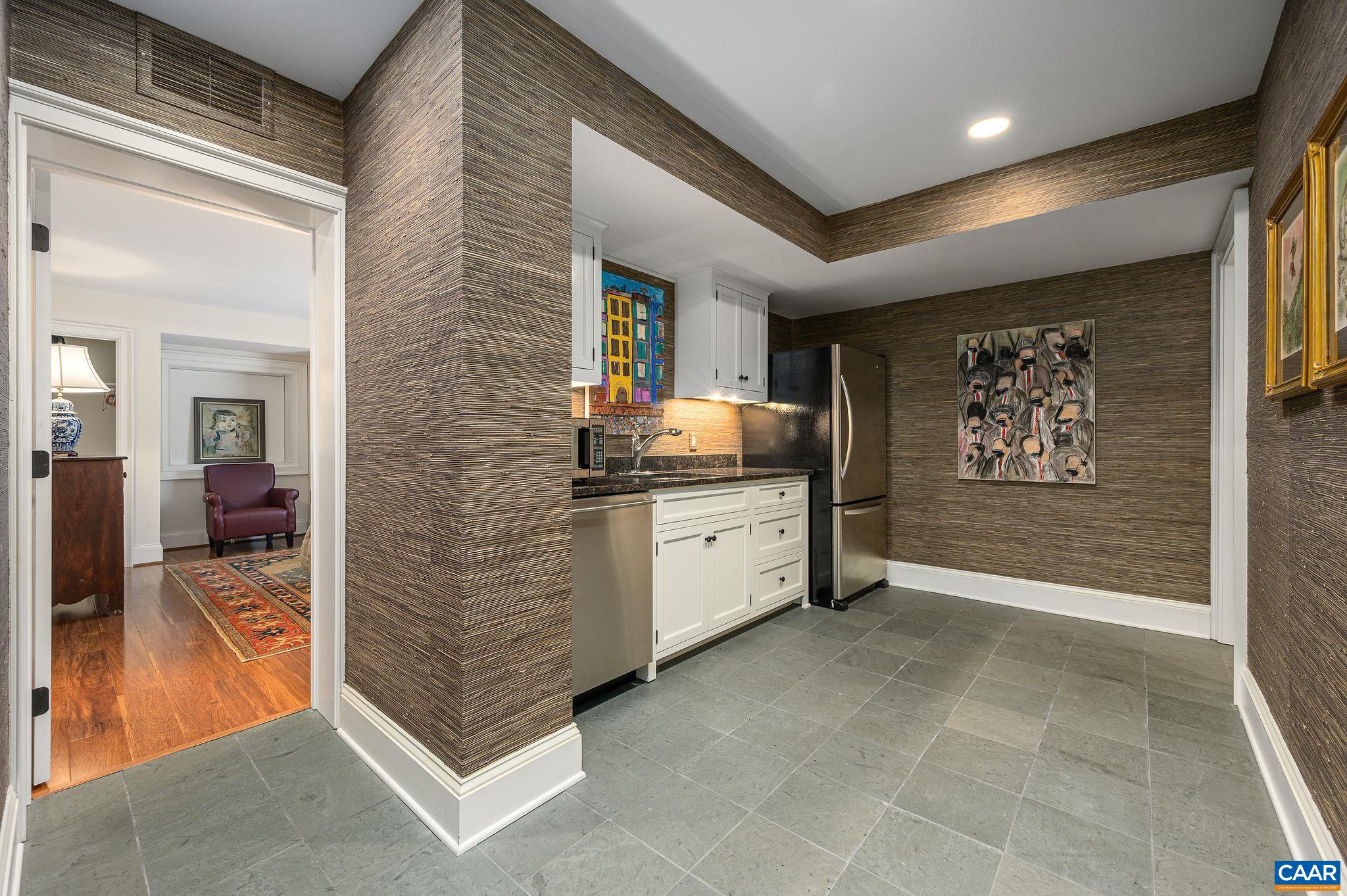 2440 NORTH DOGWOOD LN