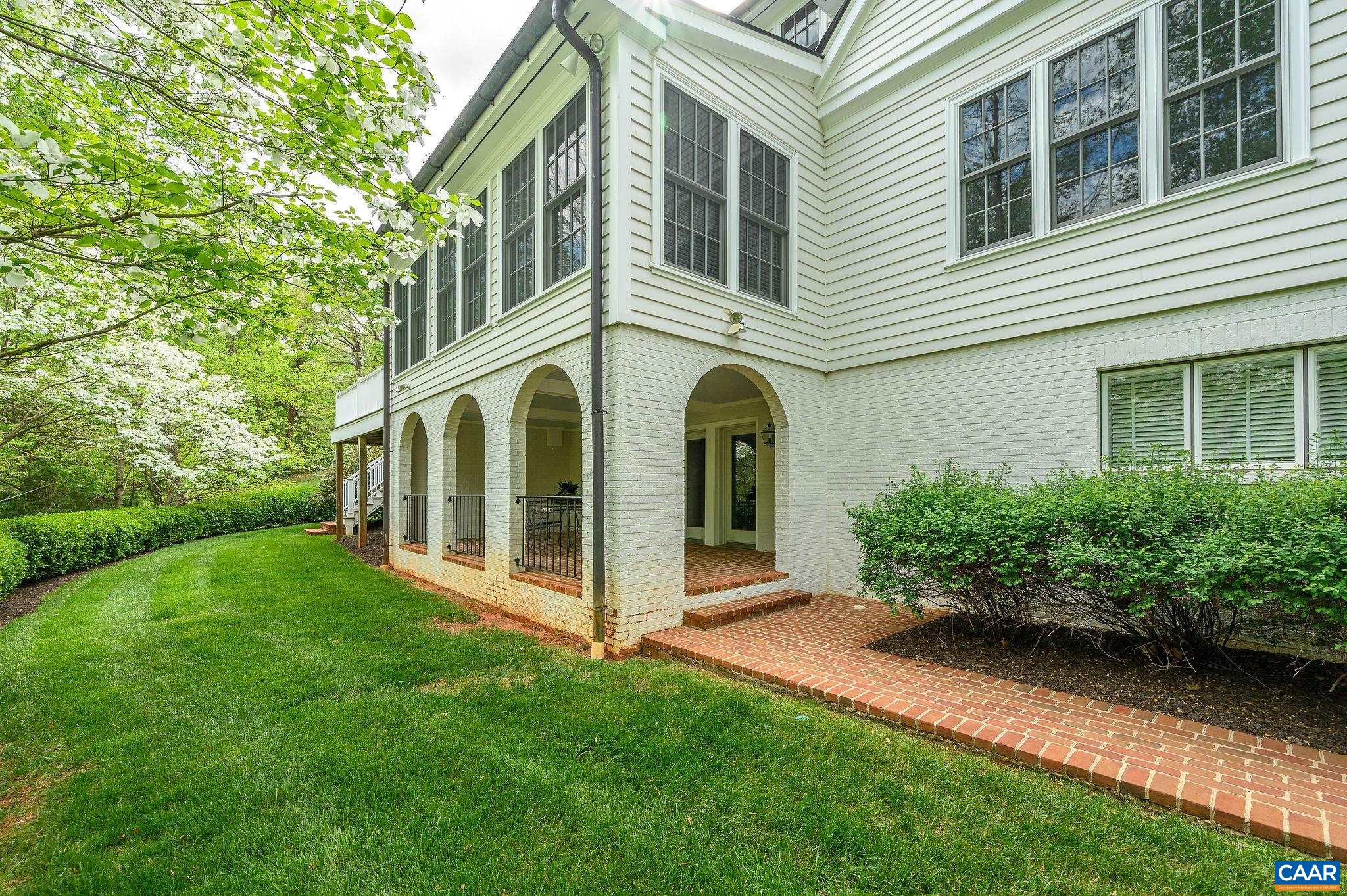 2440 NORTH DOGWOOD LN