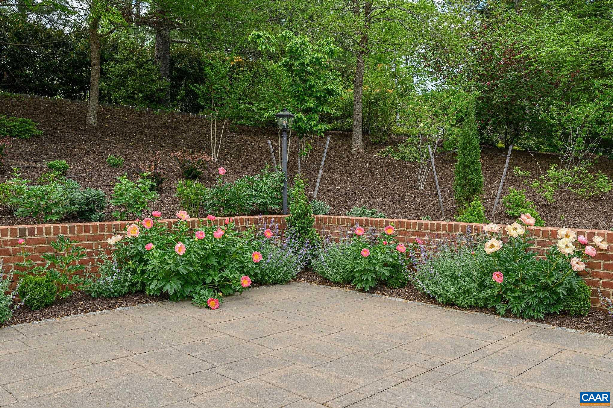 2440 NORTH DOGWOOD LN