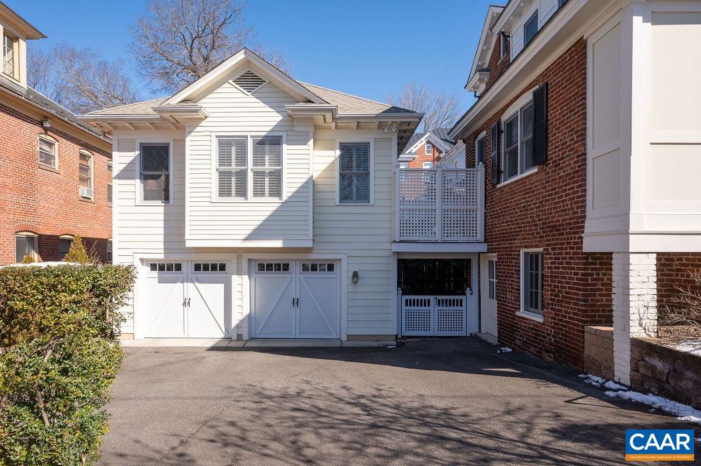 400 ALTAMONT CIR