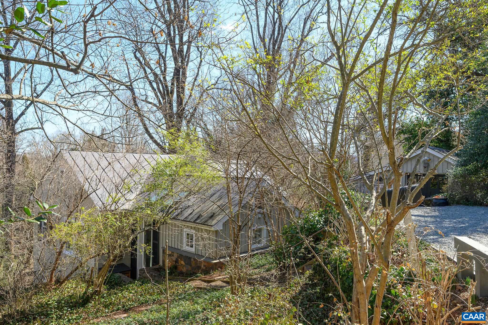 1004 RUGBY RD