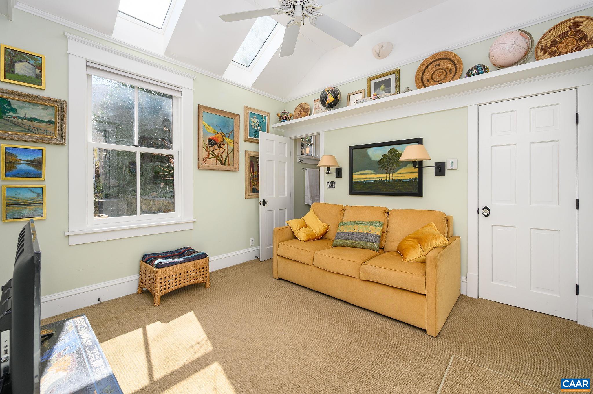 1004 RUGBY RD