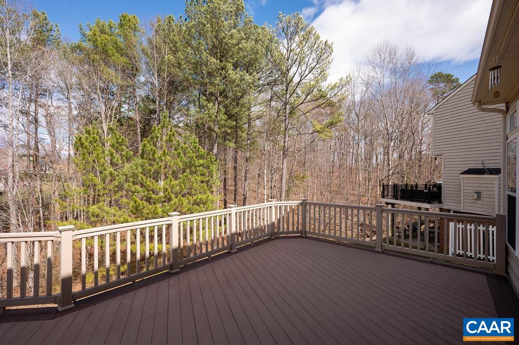 9 LAUREL OAK CT