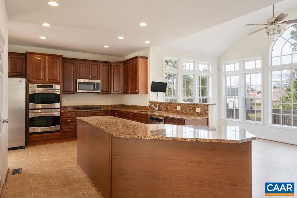 9 LAUREL OAK CT