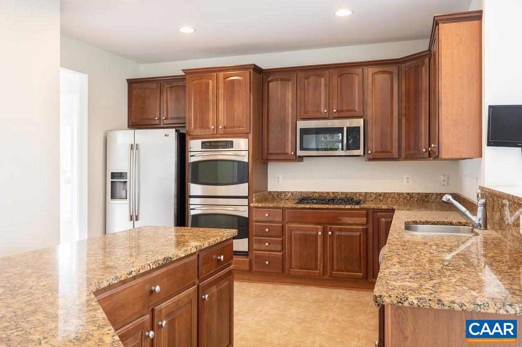 9 LAUREL OAK CT
