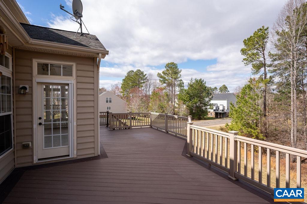 9 LAUREL OAK CT