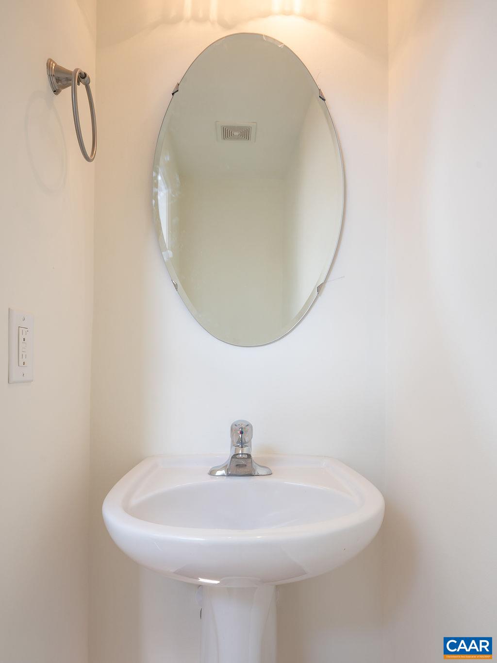 9 LAUREL OAK CT