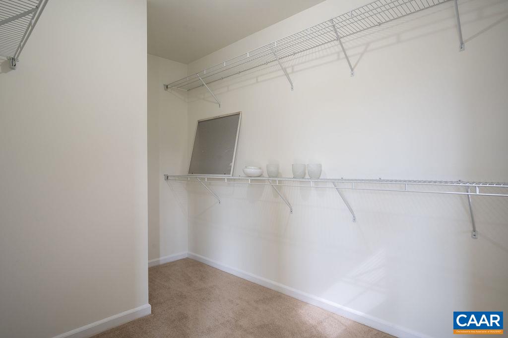 9 LAUREL OAK CT