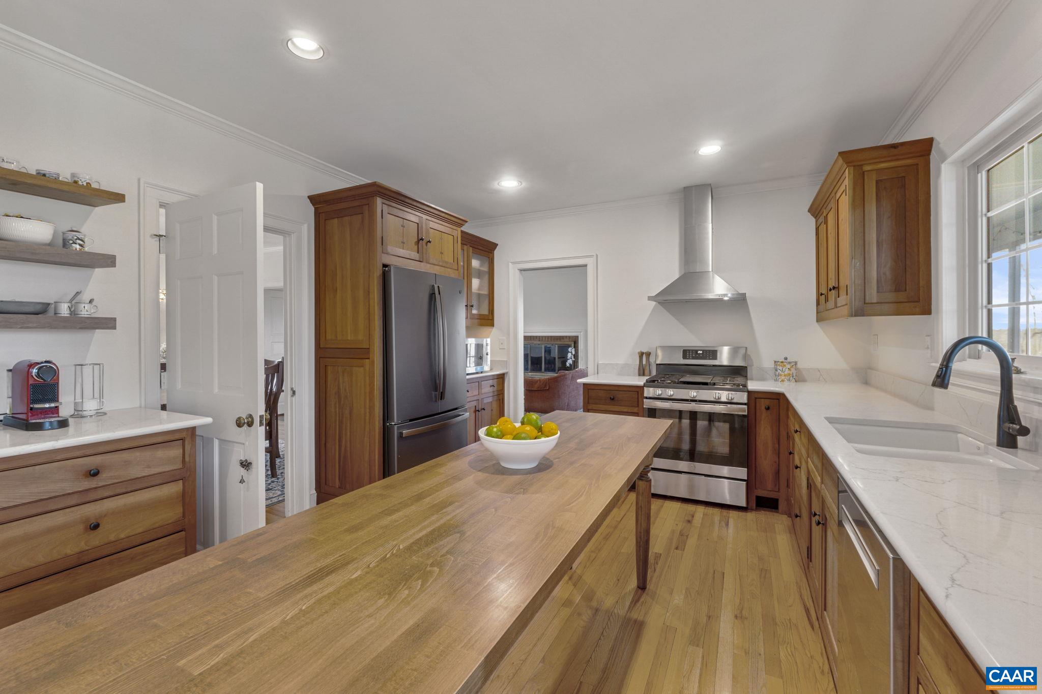 2212 CROYDON RD