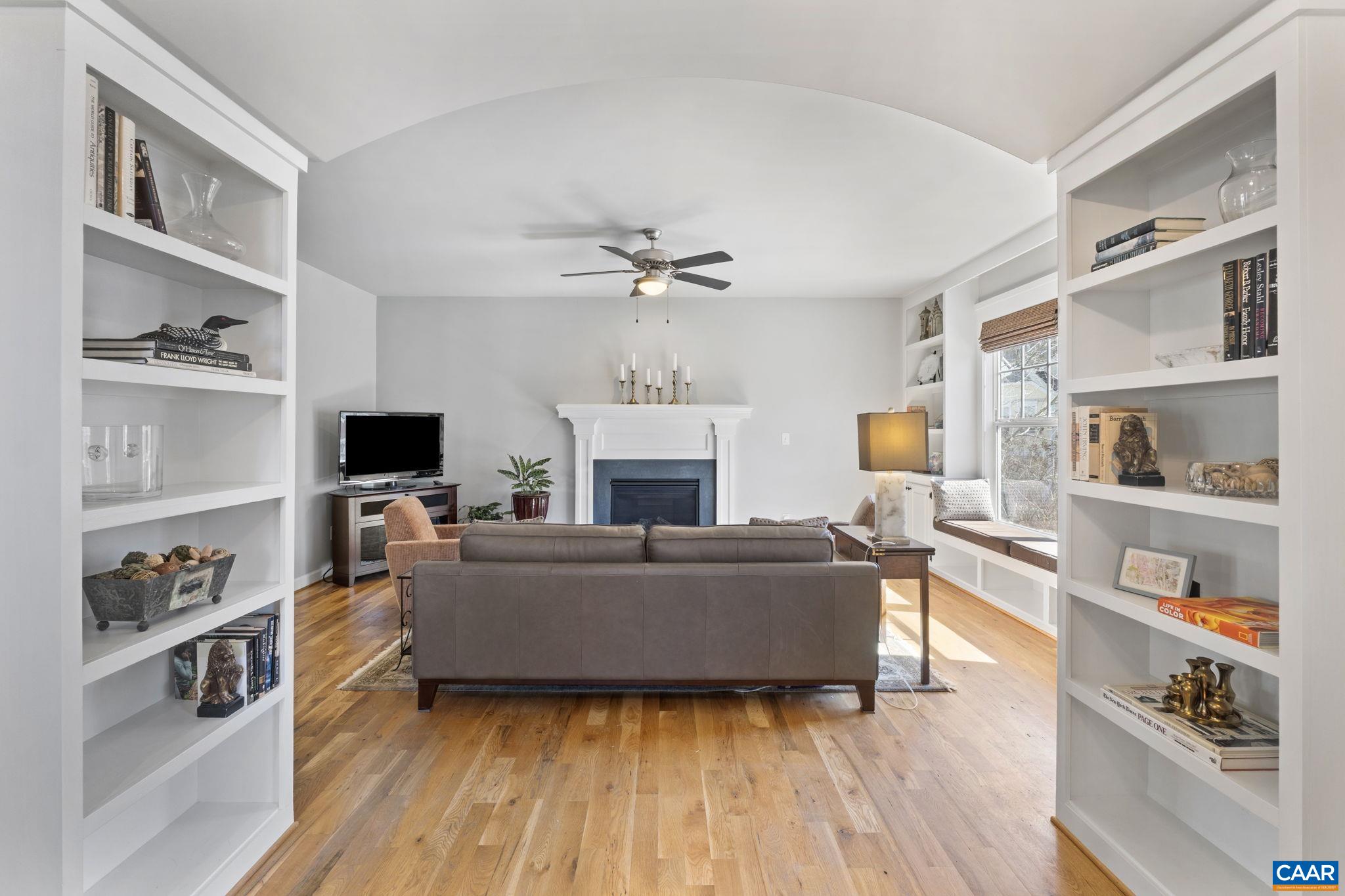 300 HUNTLEY AVE