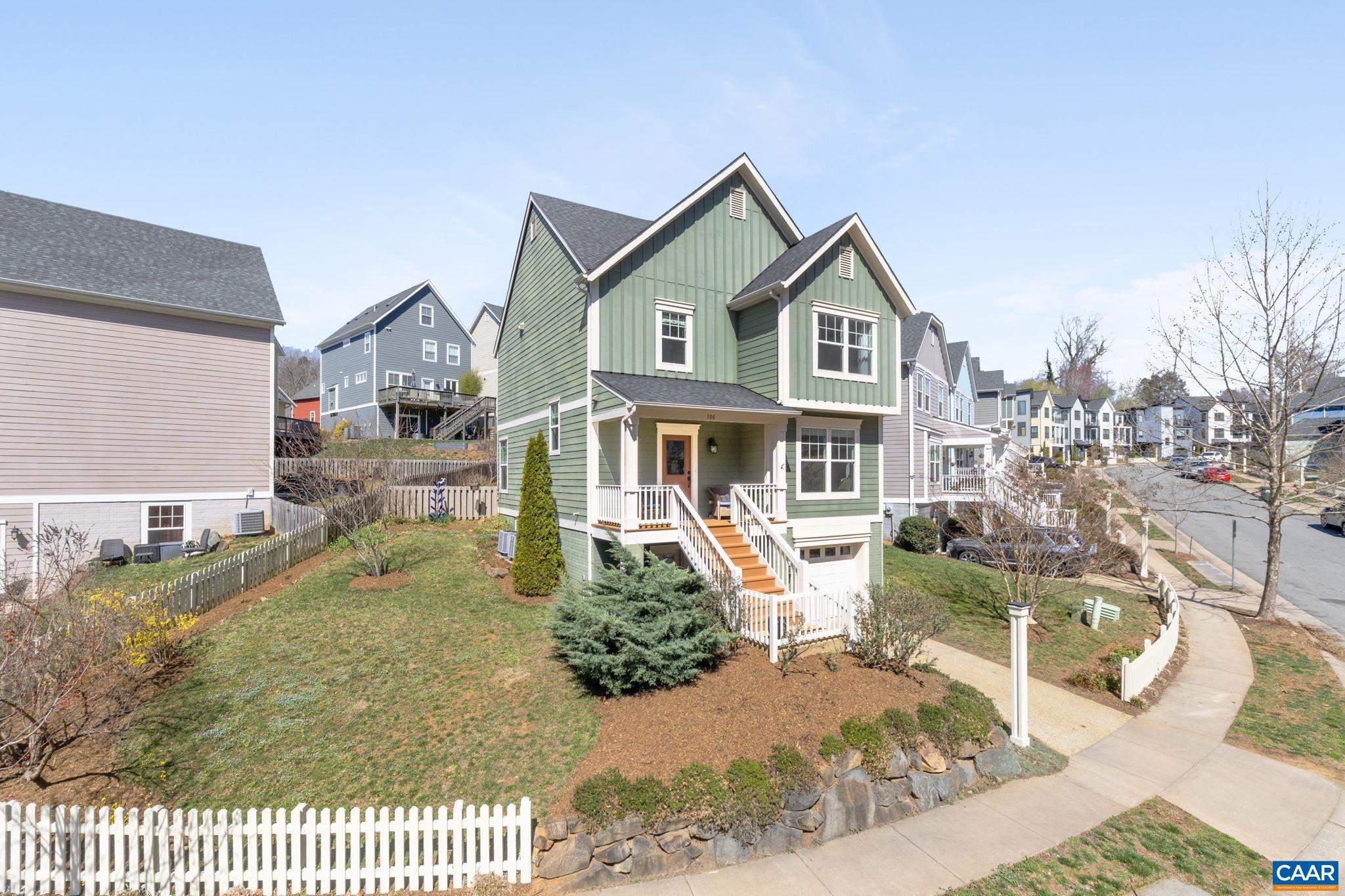 300 HUNTLEY AVE