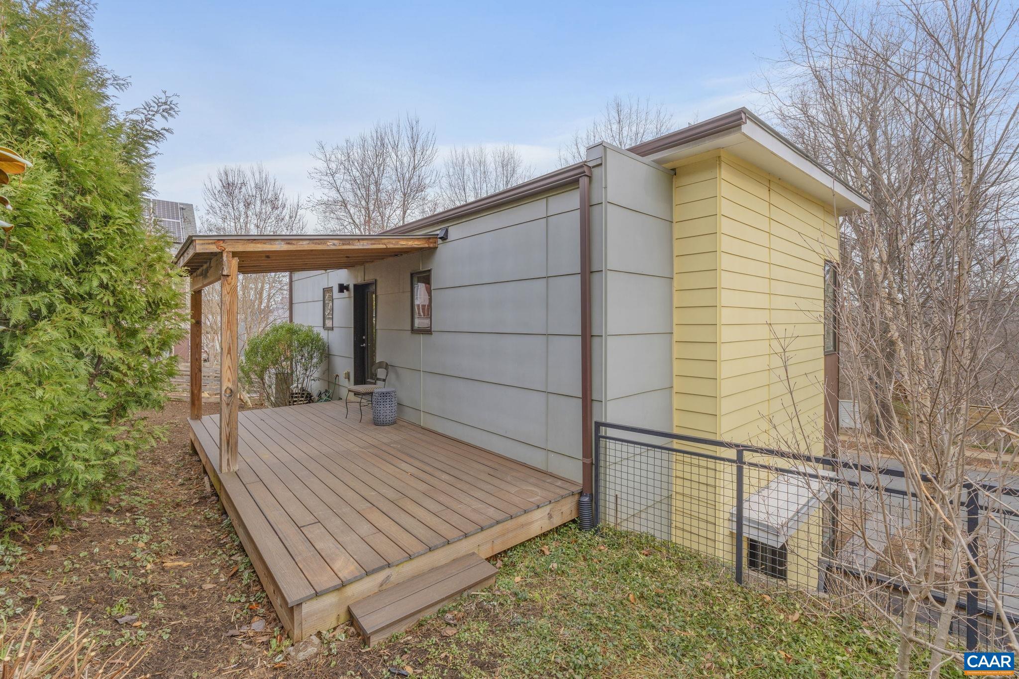 111 RIVERBLUFF CIR