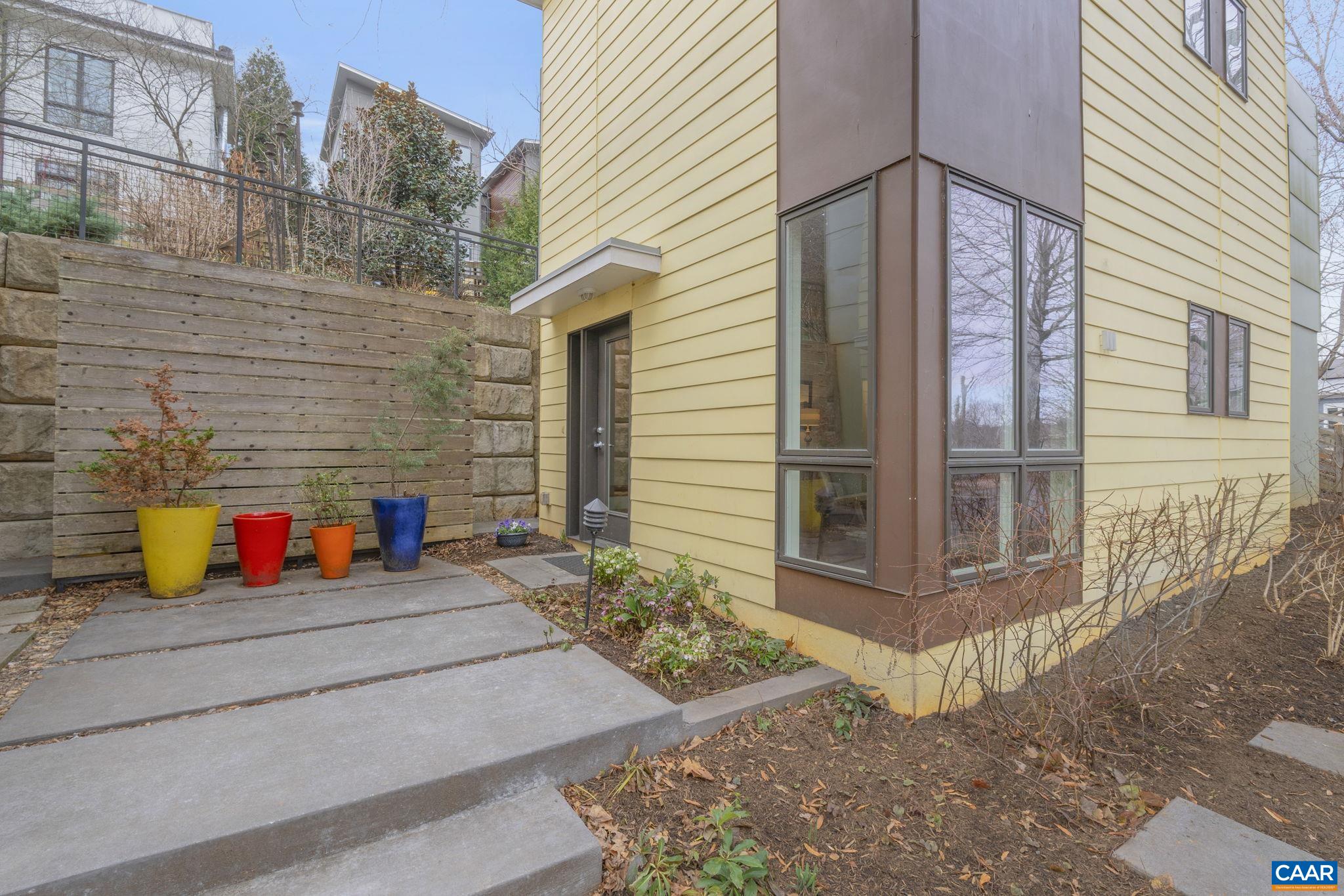 111 RIVERBLUFF CIR