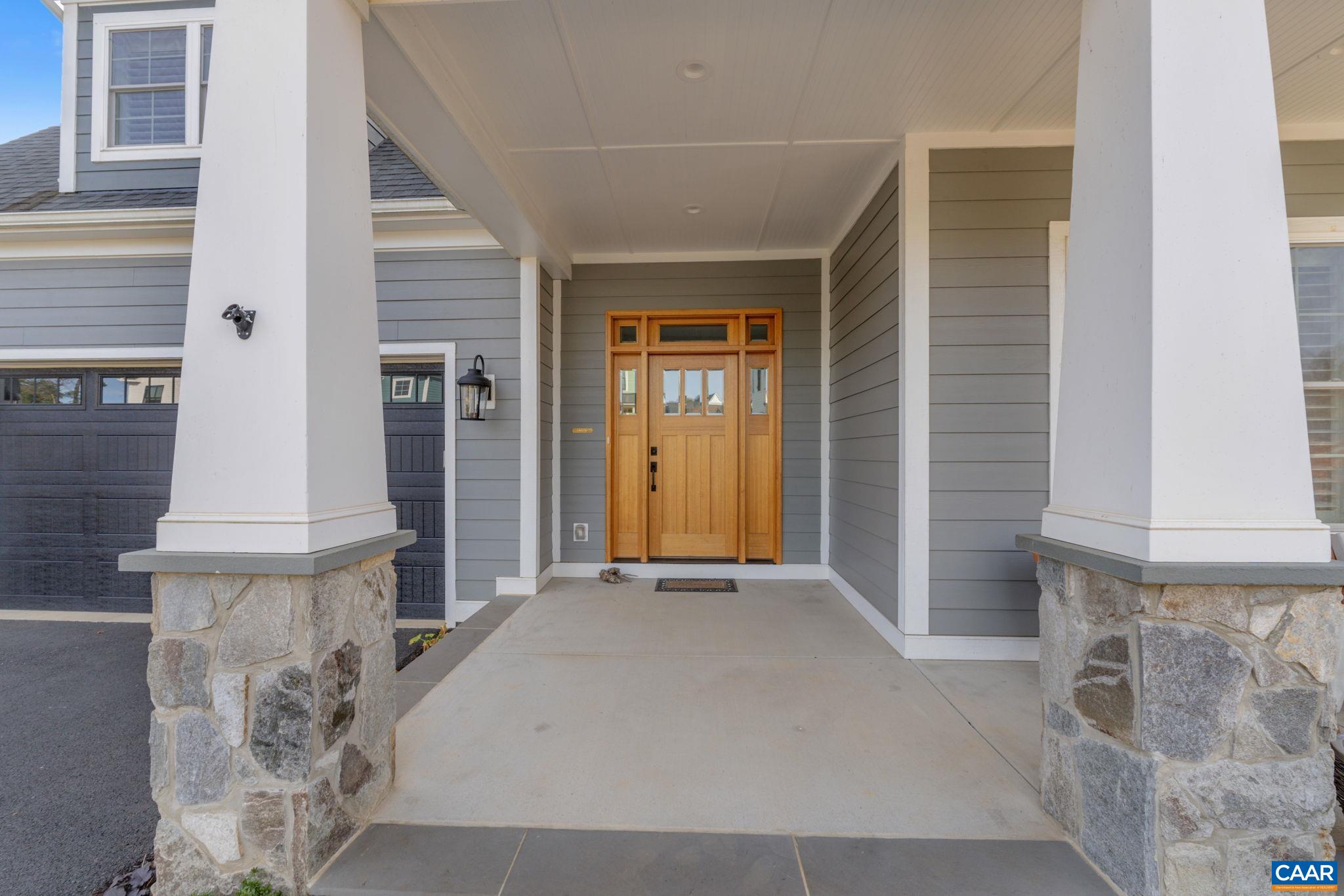 419 LOCHLYN HILL DR