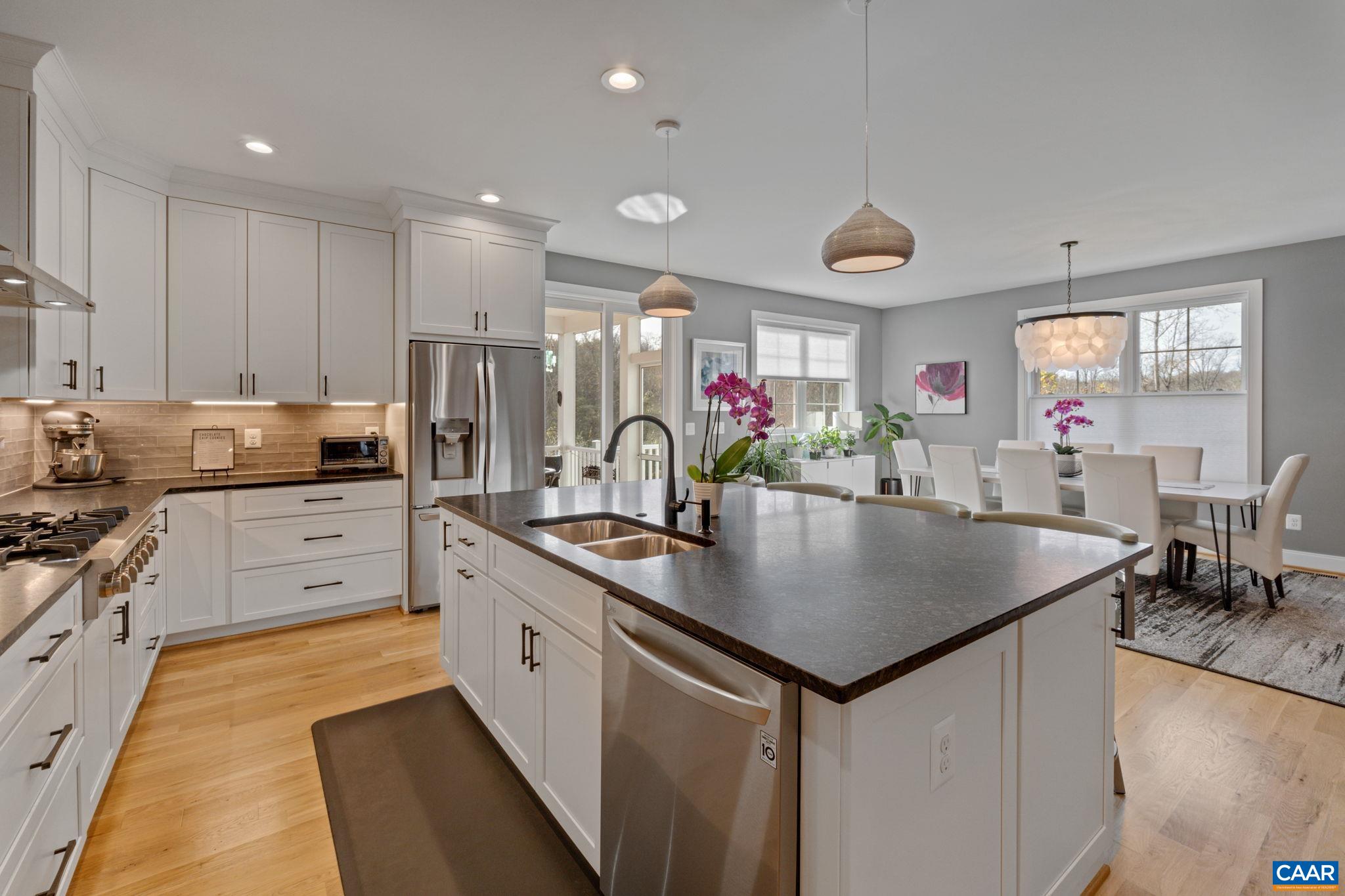 419 LOCHLYN HILL DR