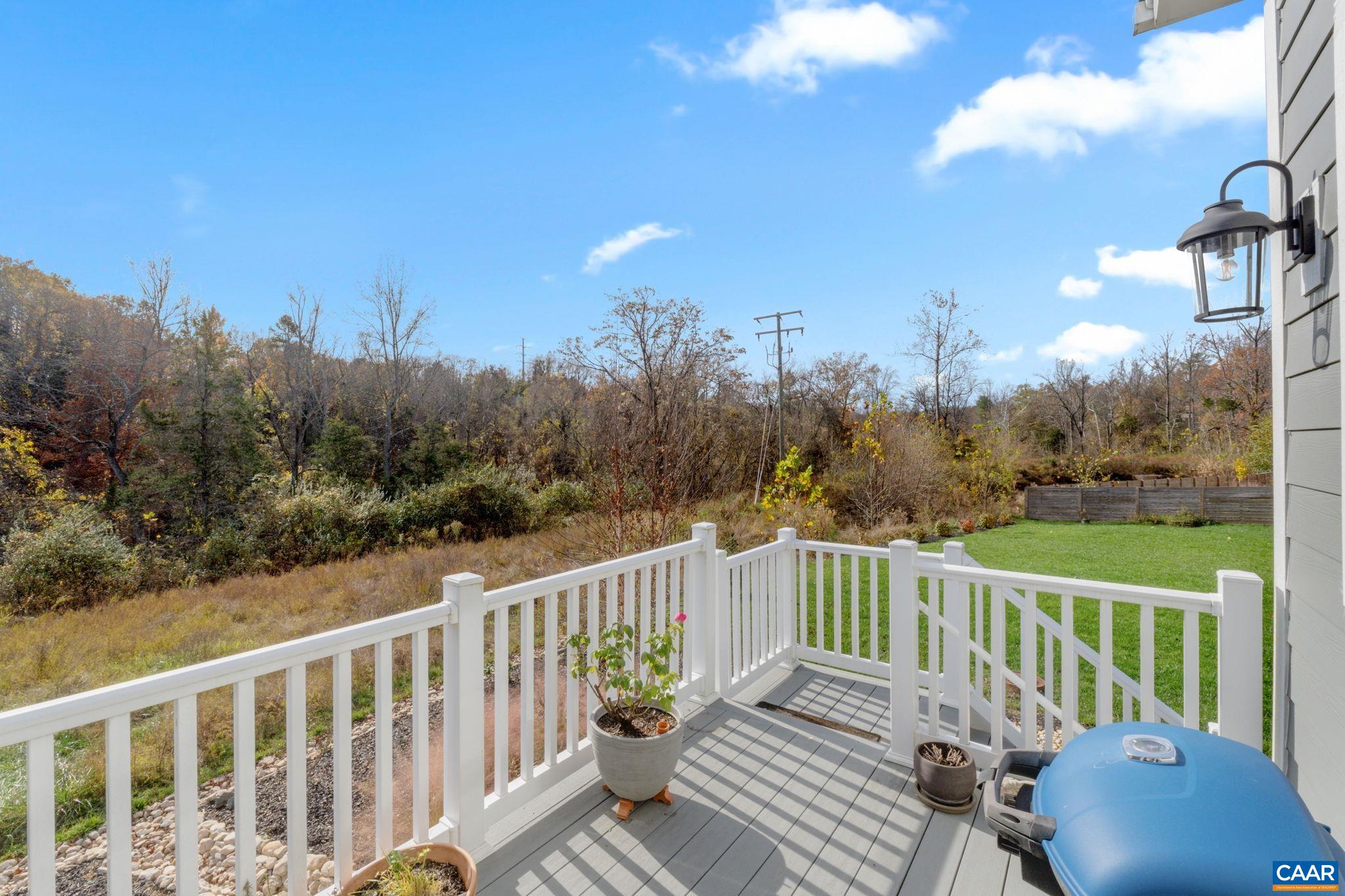 419 LOCHLYN HILL DR