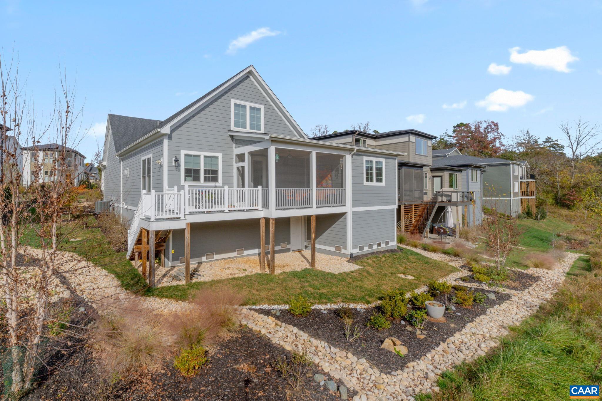 419 LOCHLYN HILL DR
