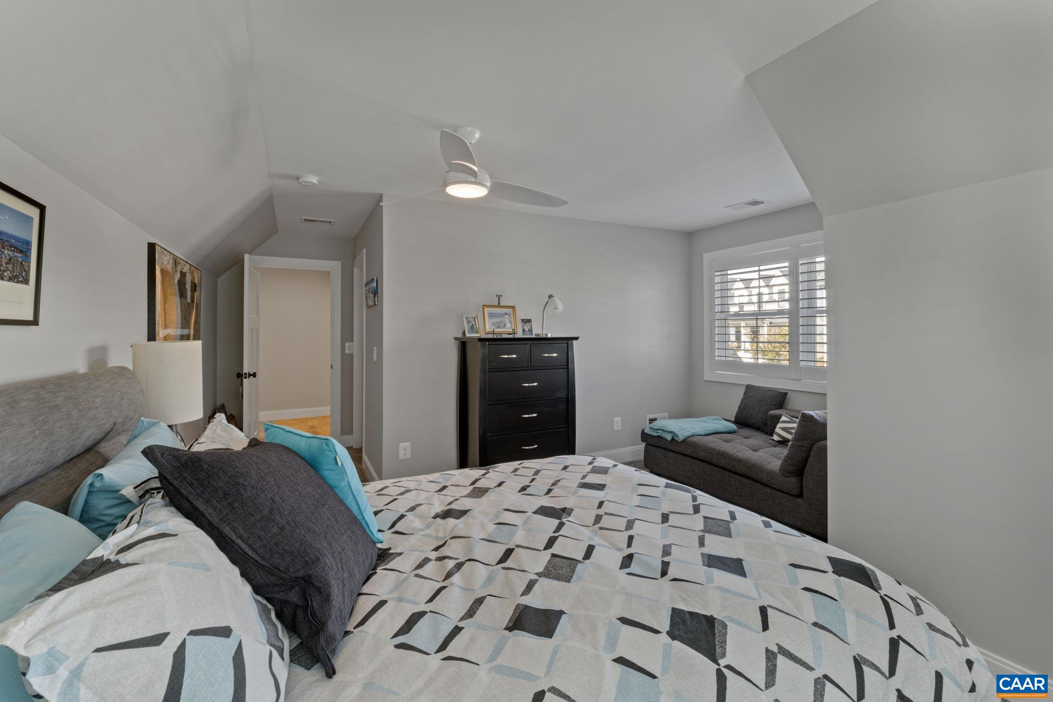 419 LOCHLYN HILL DR