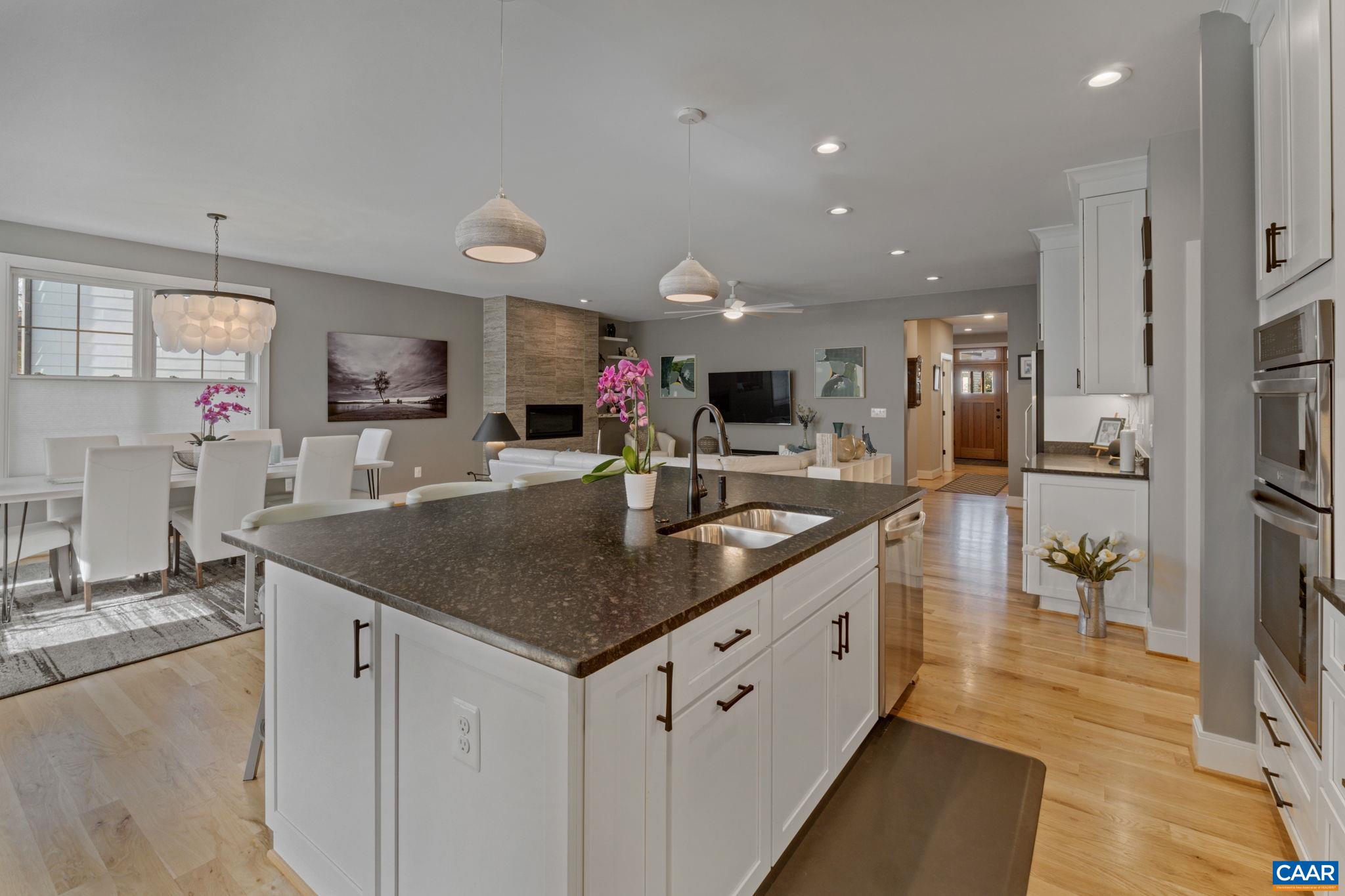 419 LOCHLYN HILL DR