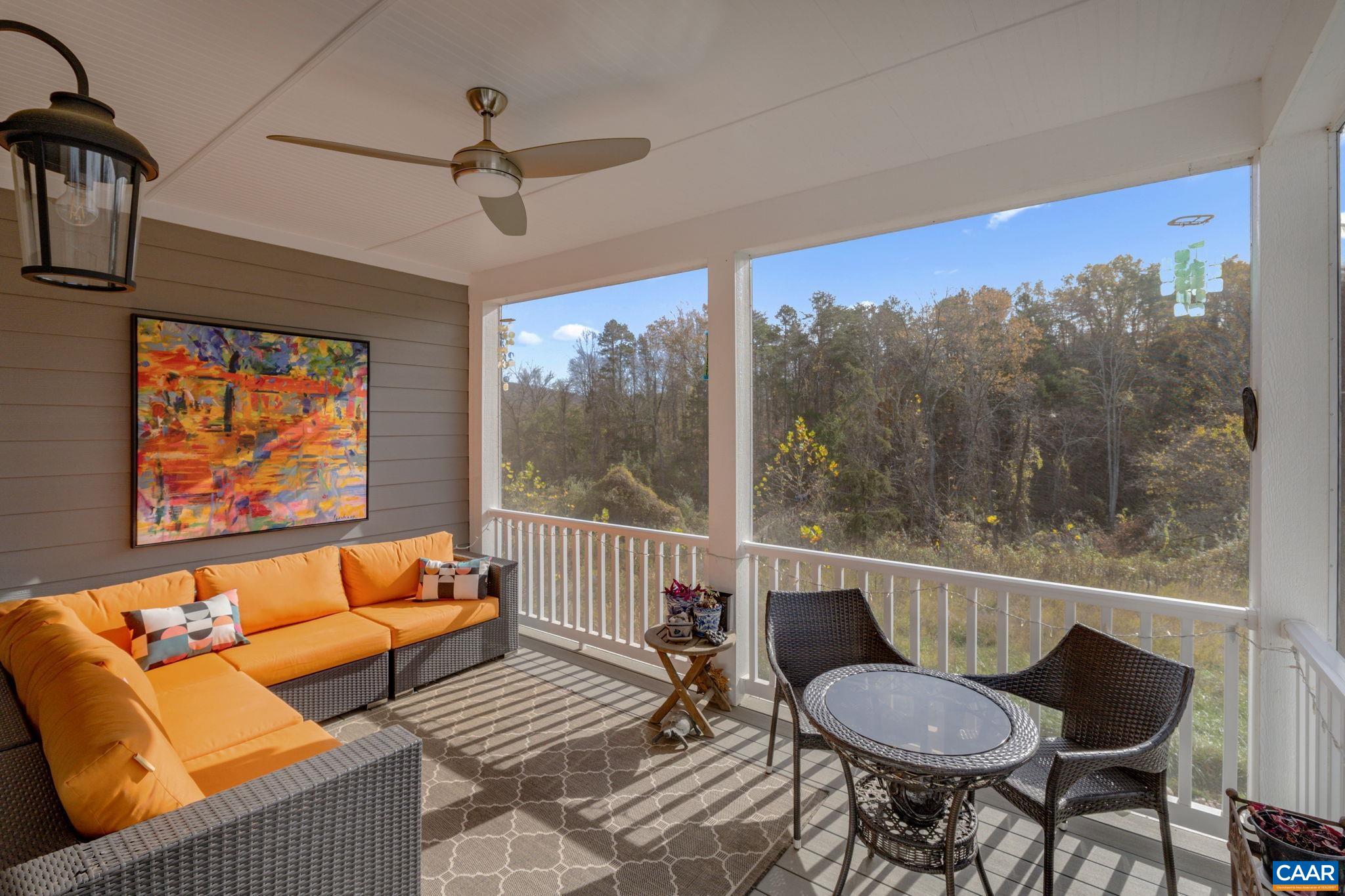 419 LOCHLYN HILL DR