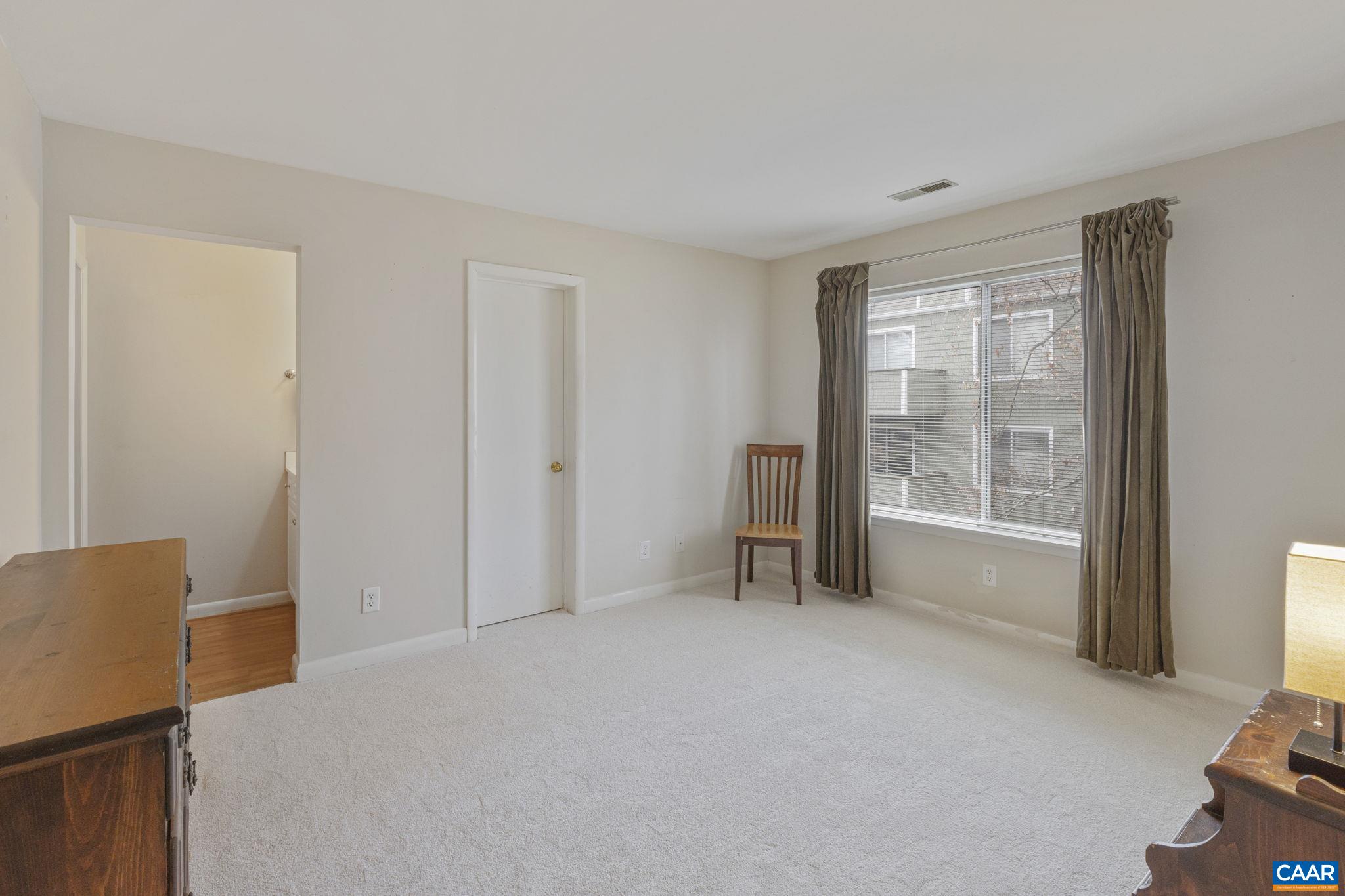 1292 CLIFDEN GREENE