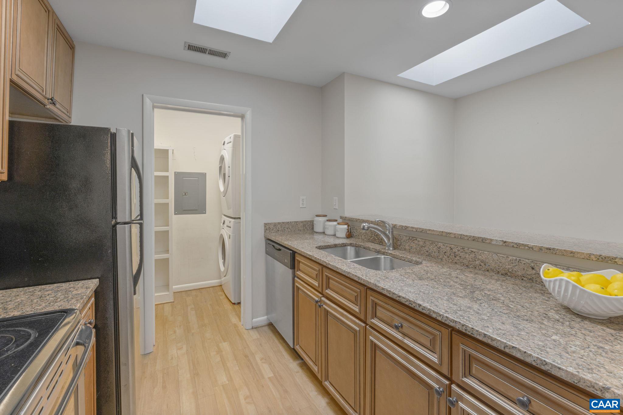 1292 CLIFDEN GREENE