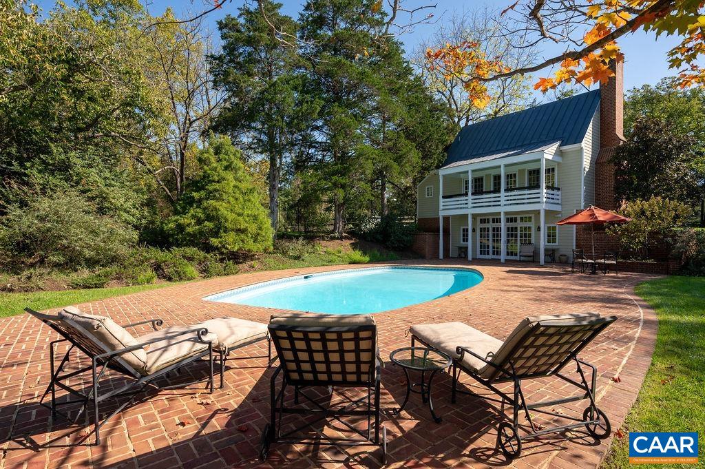 240 BROAD AXE RD