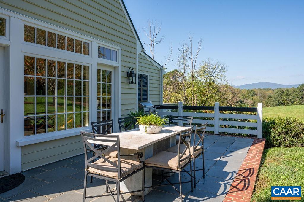 240 BROAD AXE RD