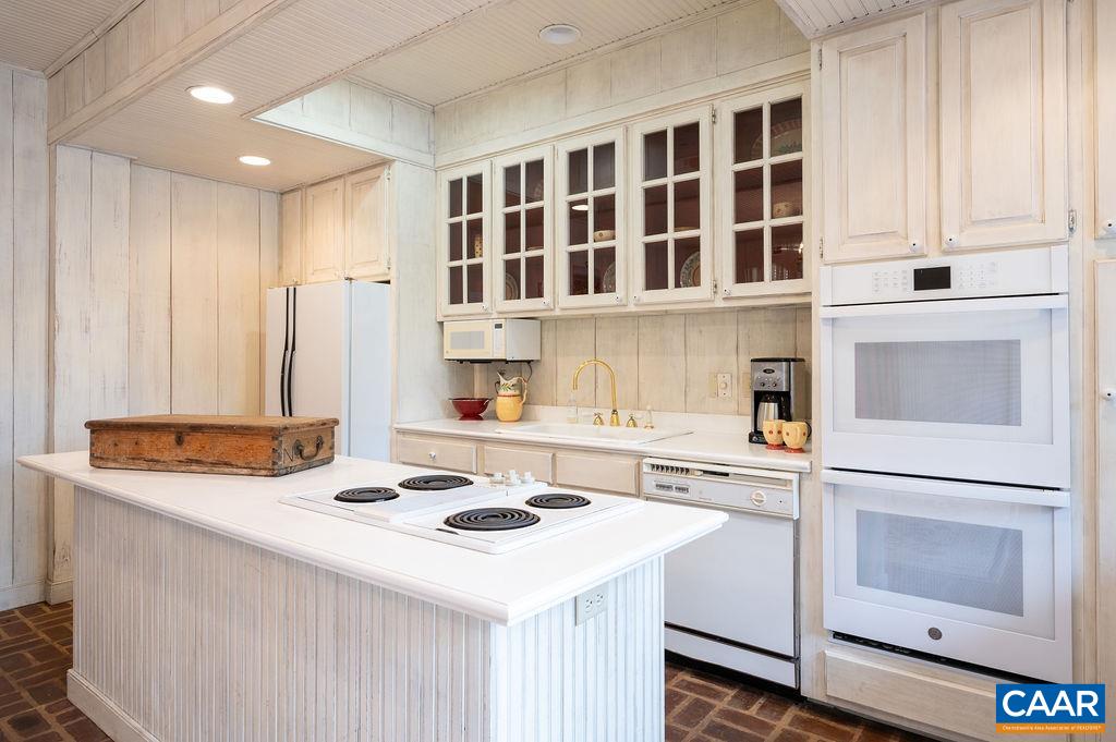240 BROAD AXE RD