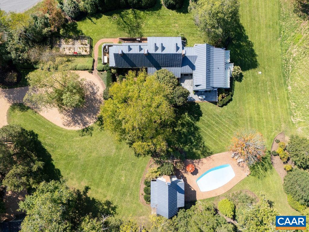240 BROAD AXE RD