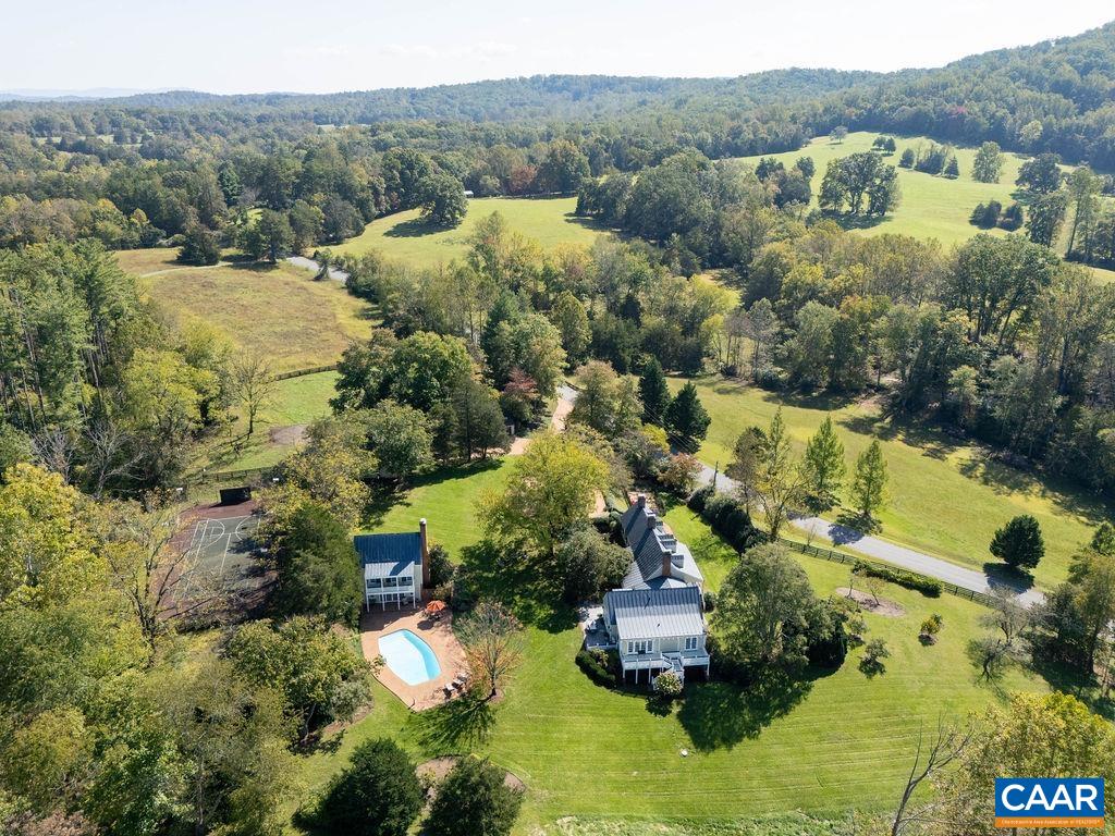 240 BROAD AXE RD