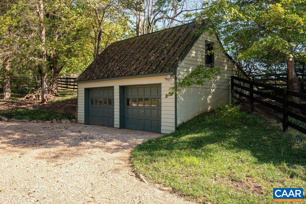 240 BROAD AXE RD