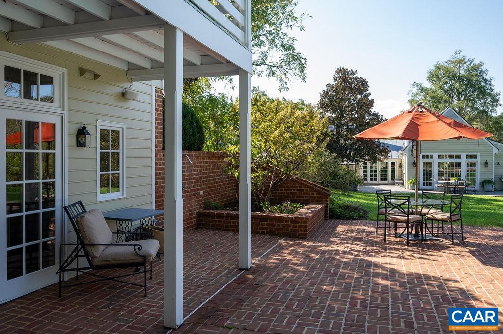 240 BROAD AXE RD