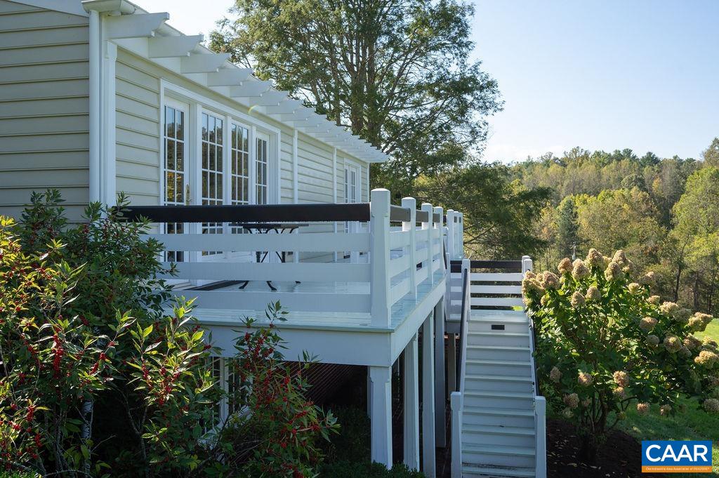 240 BROAD AXE RD