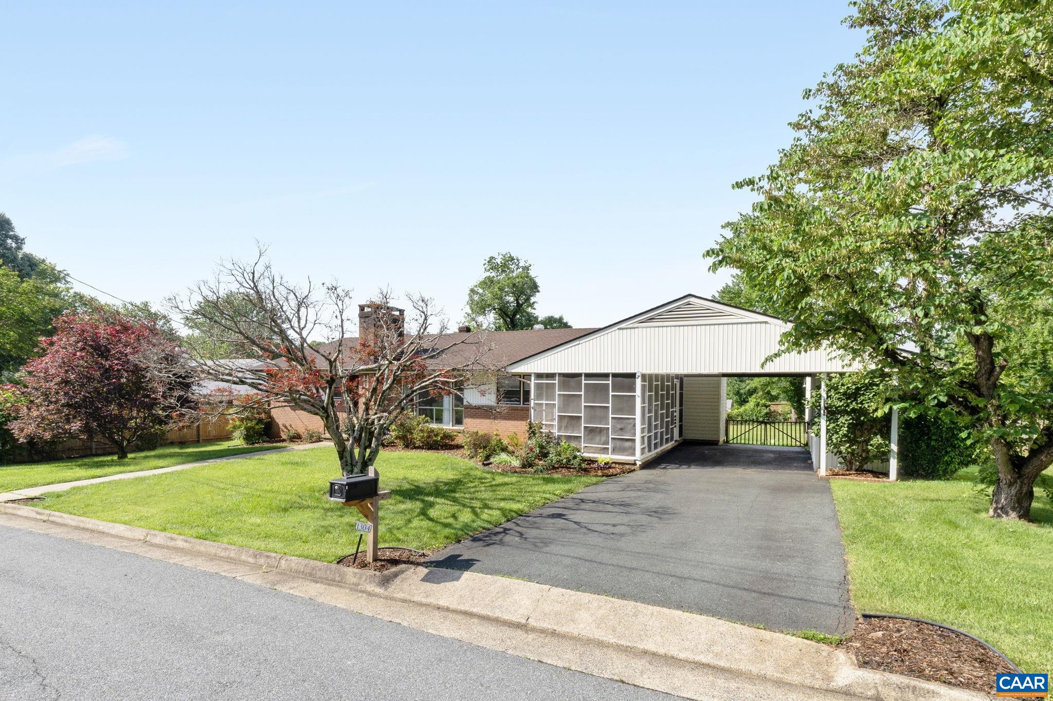 1340 LESTER DR