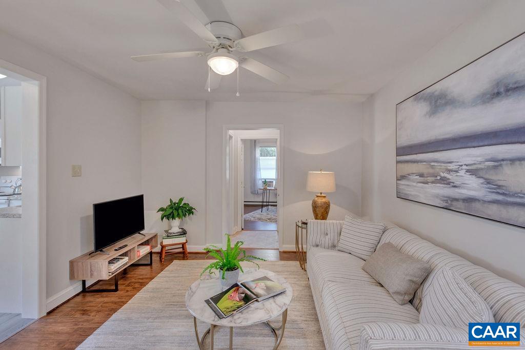 207 DOUGLAS AVE