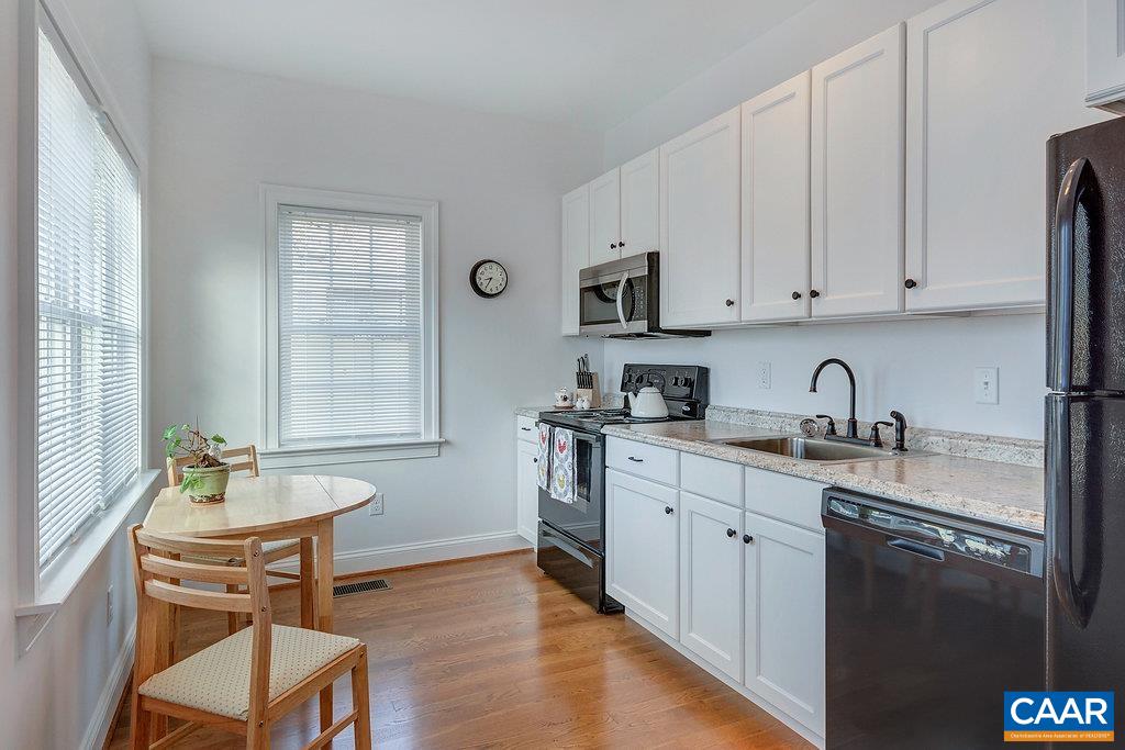 207 DOUGLAS AVE