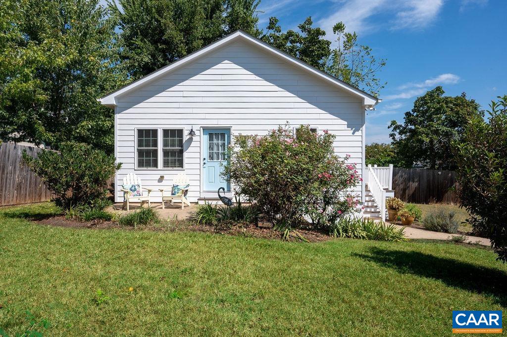 207 DOUGLAS AVE