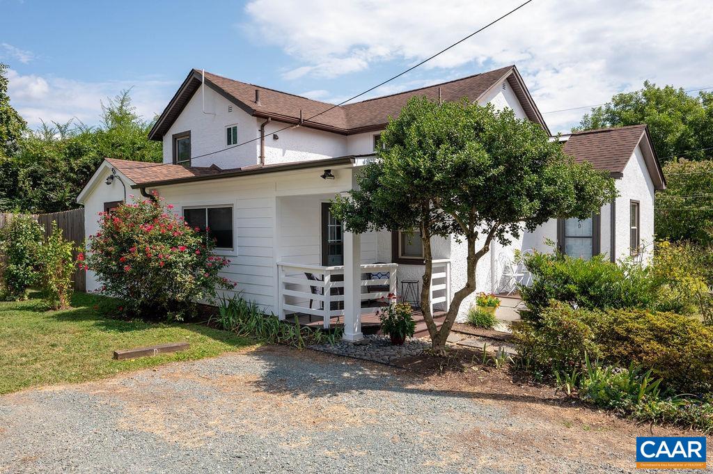 207 DOUGLAS AVE