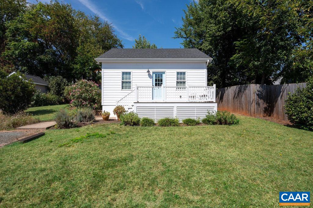 207 DOUGLAS AVE