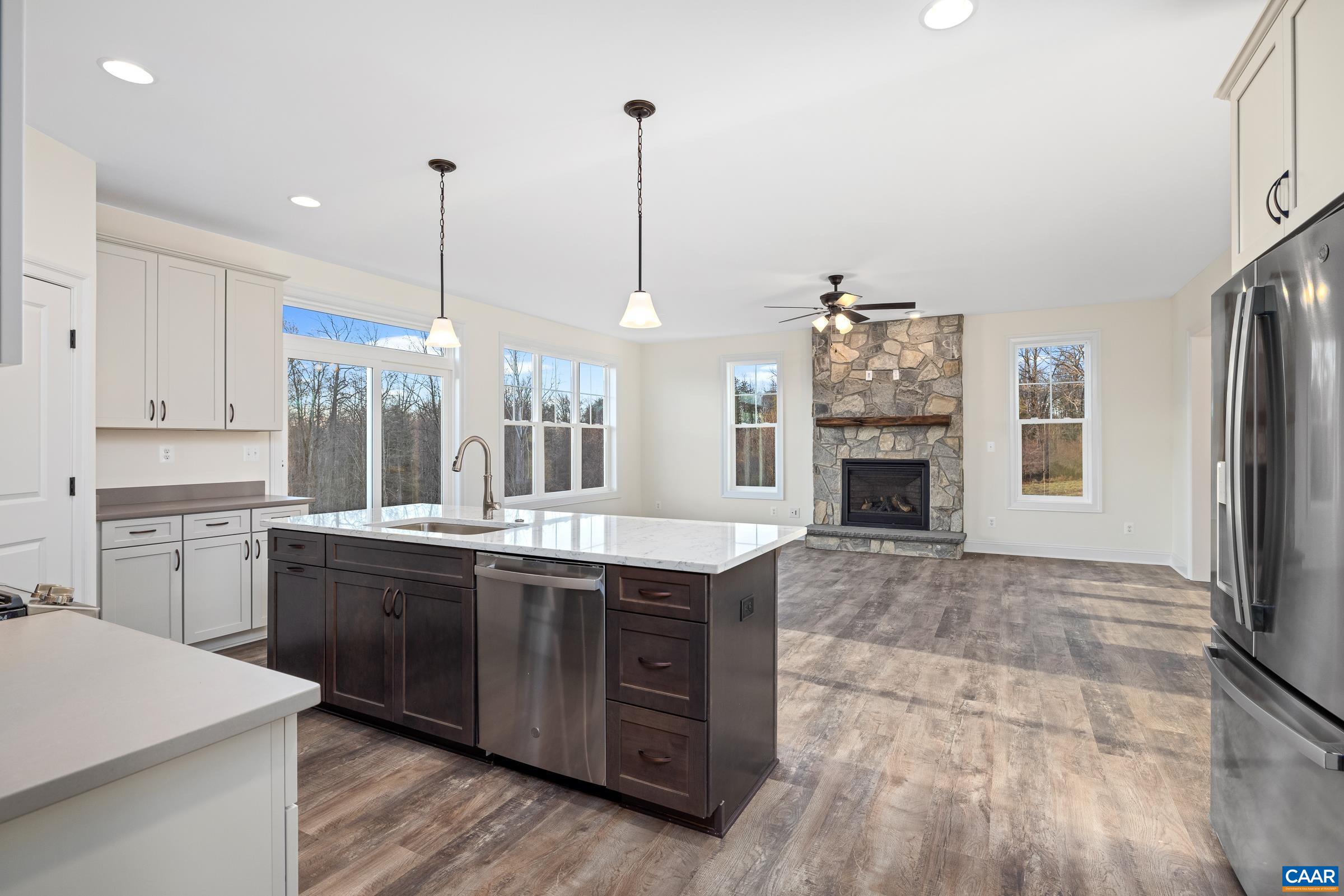 101 VISTA HEIGHTS DR