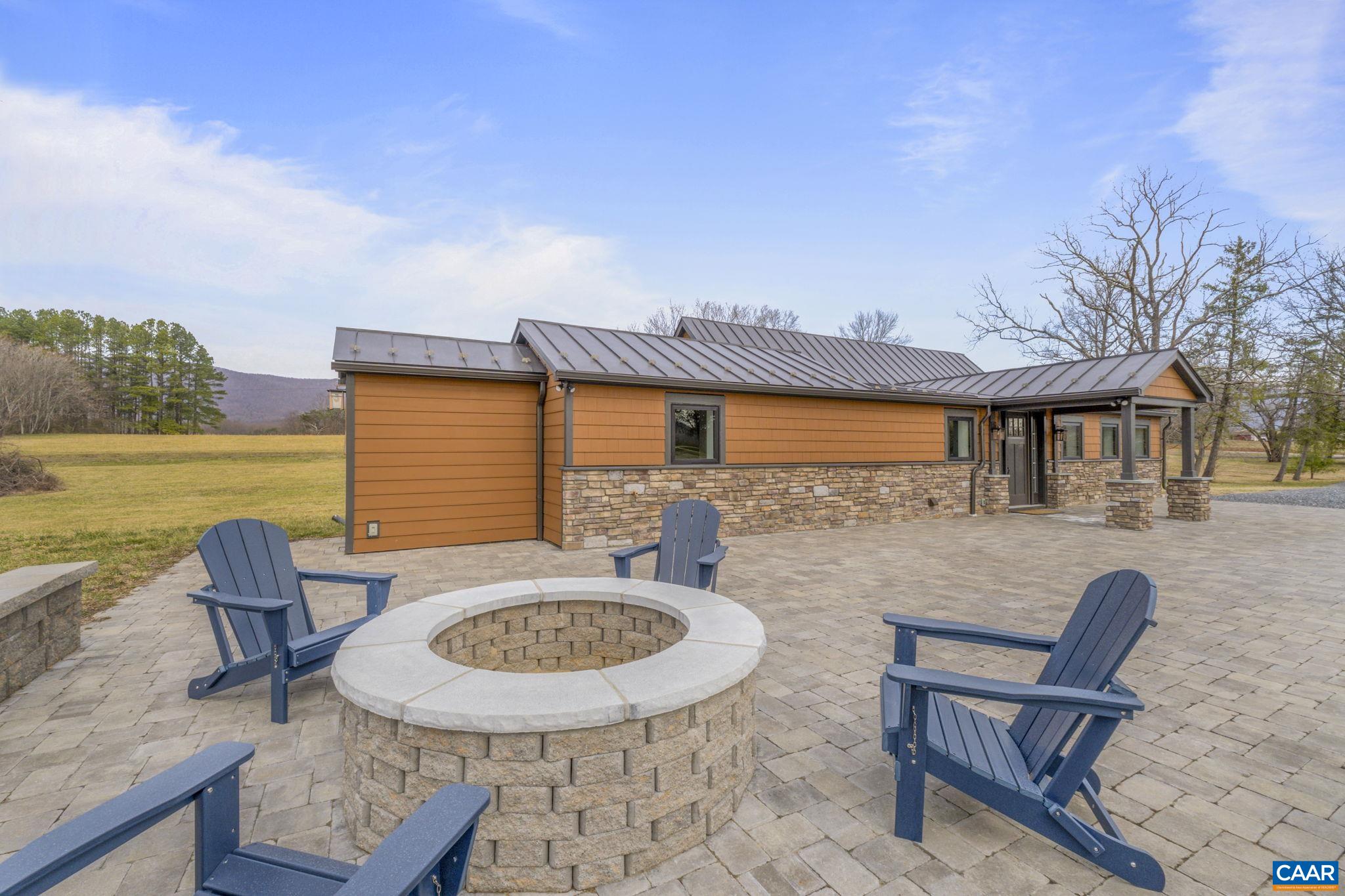 459 MOUNTAIN RD