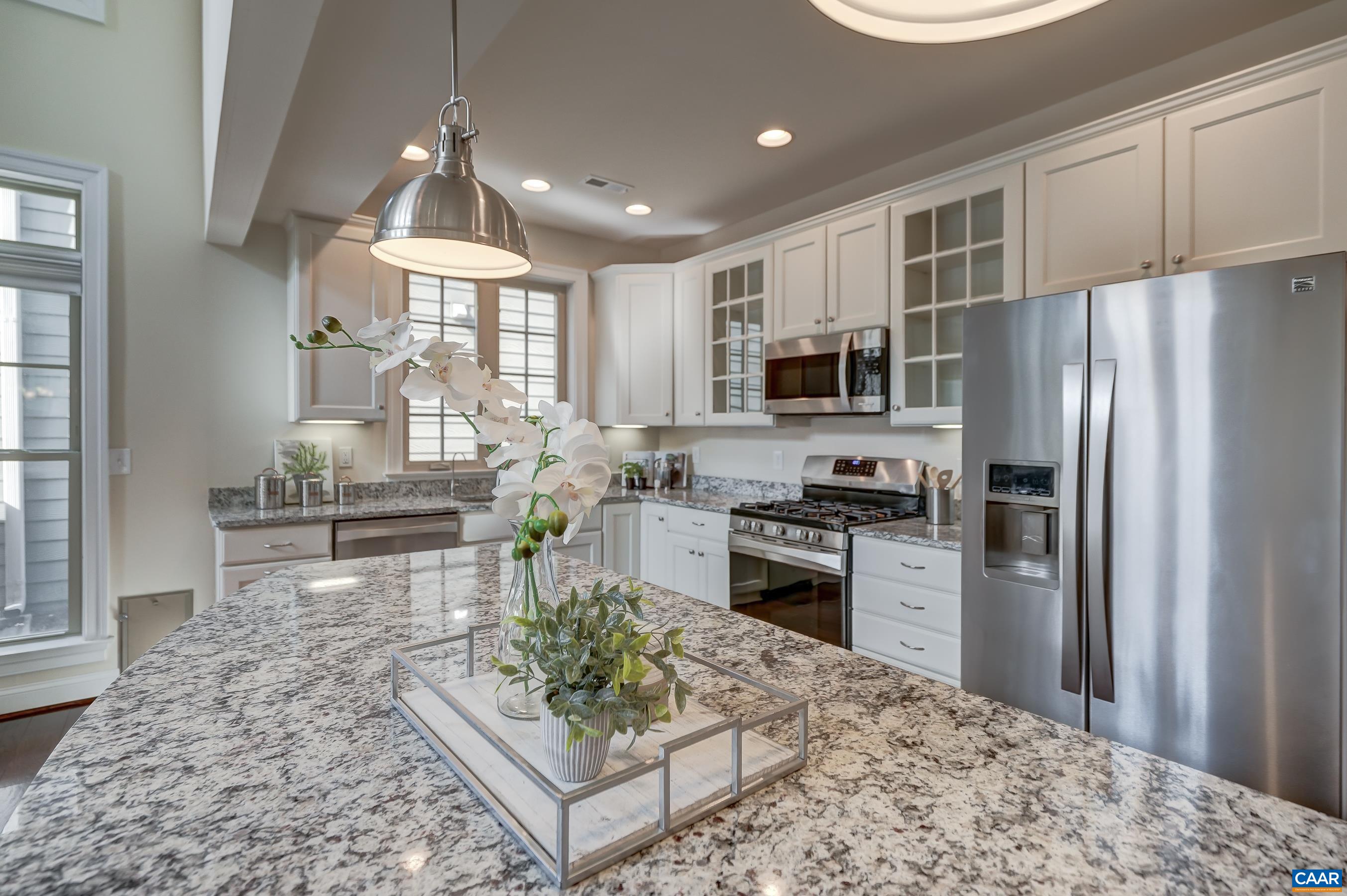 804 GOLF VIEW DR