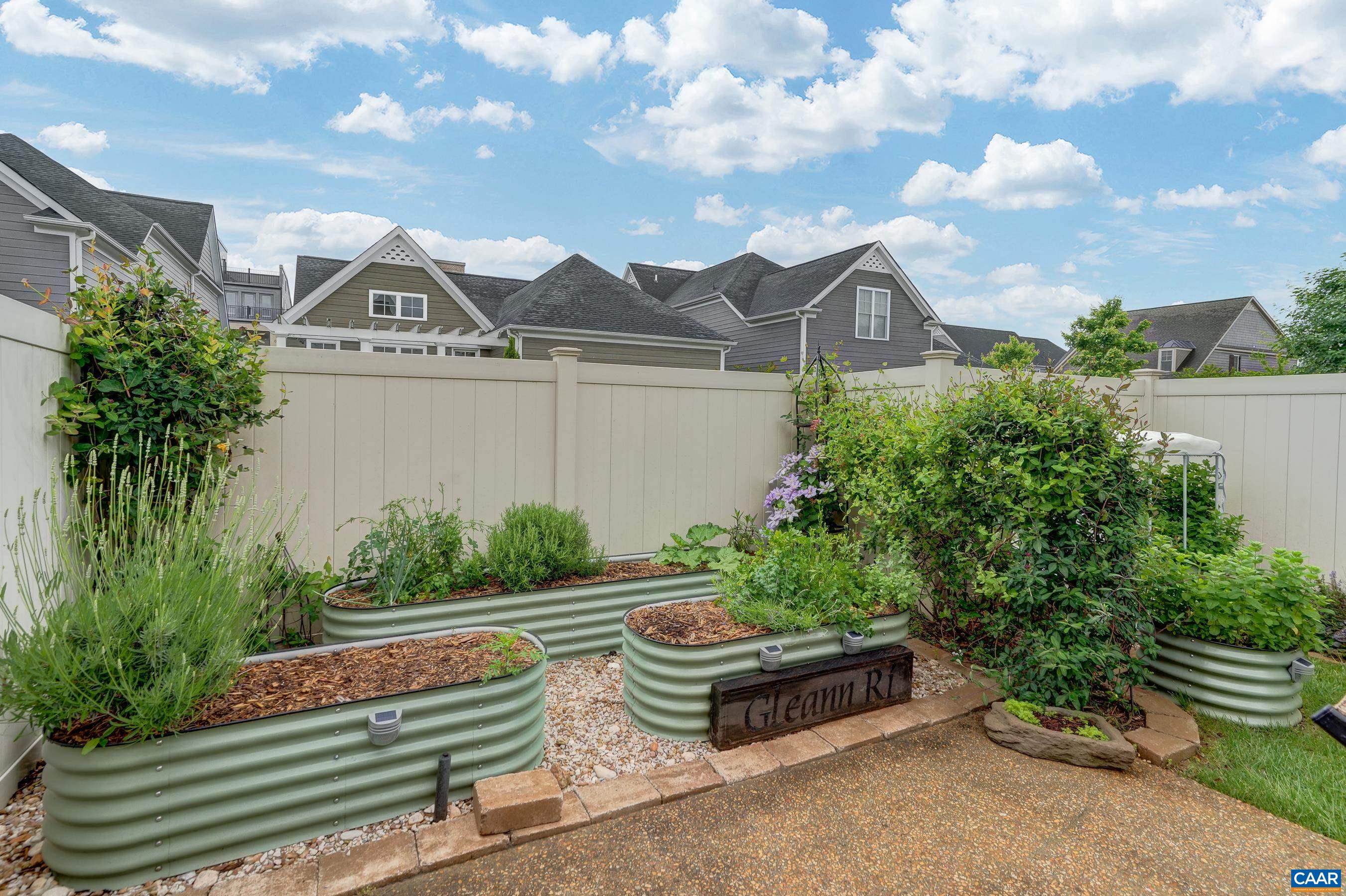 804 GOLF VIEW DR