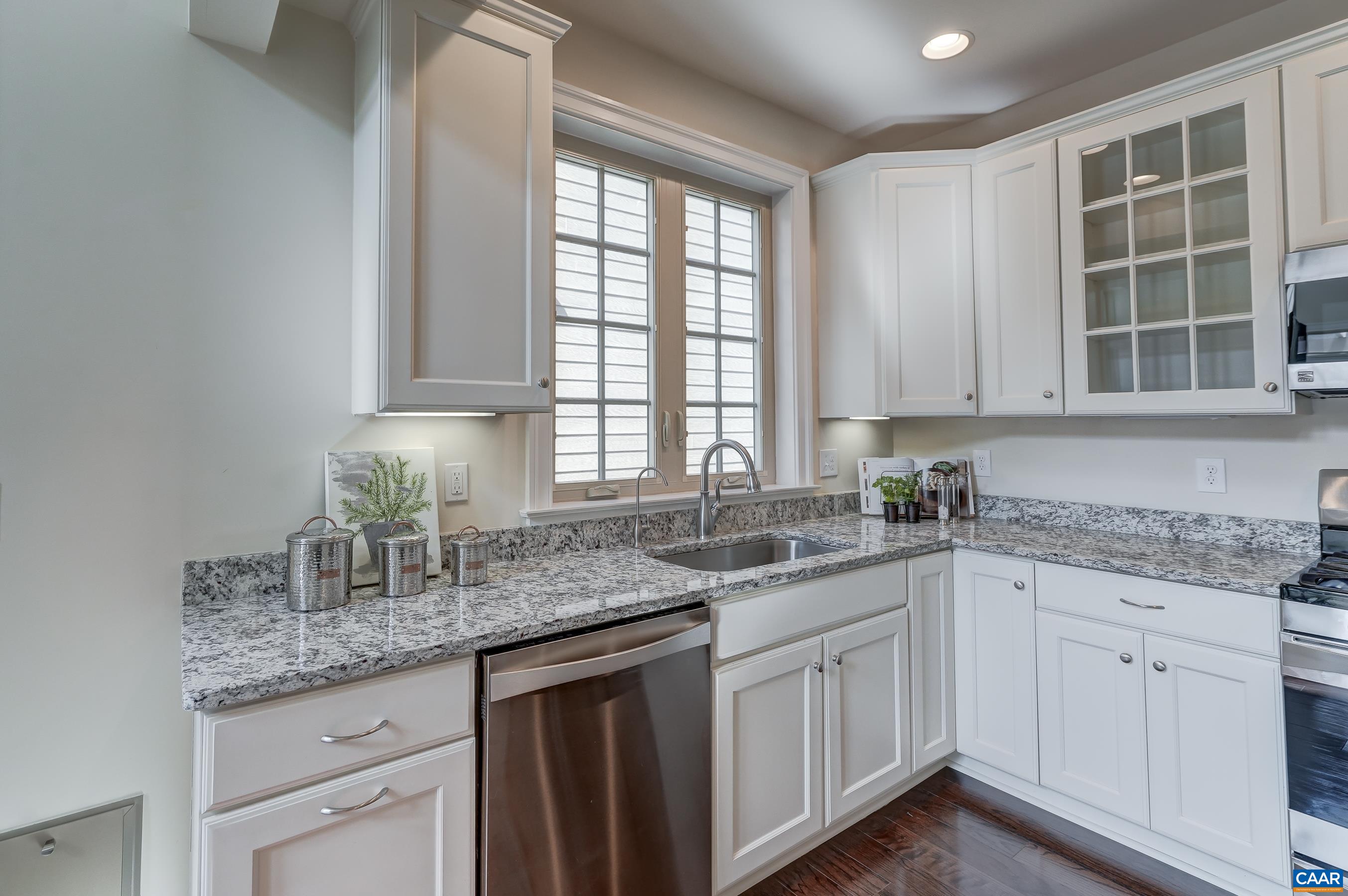 804 GOLF VIEW DR