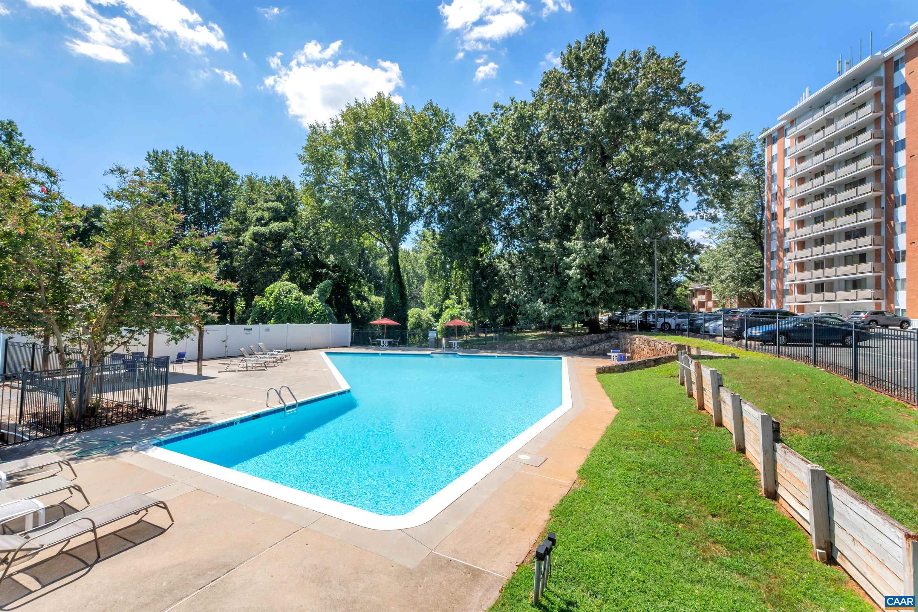 1800 JEFFERSON PARK AVE Unit: 605