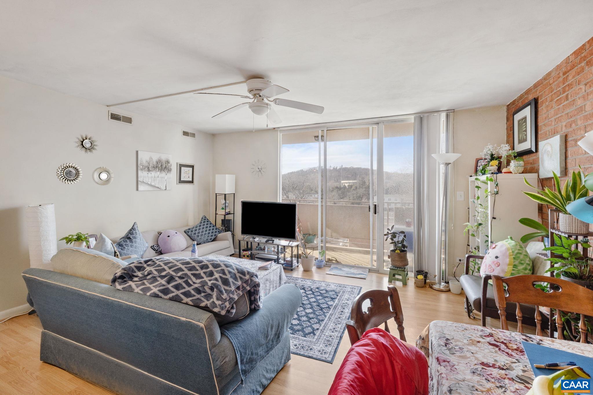 1800 JEFFERSON PARK AVE Unit: 605