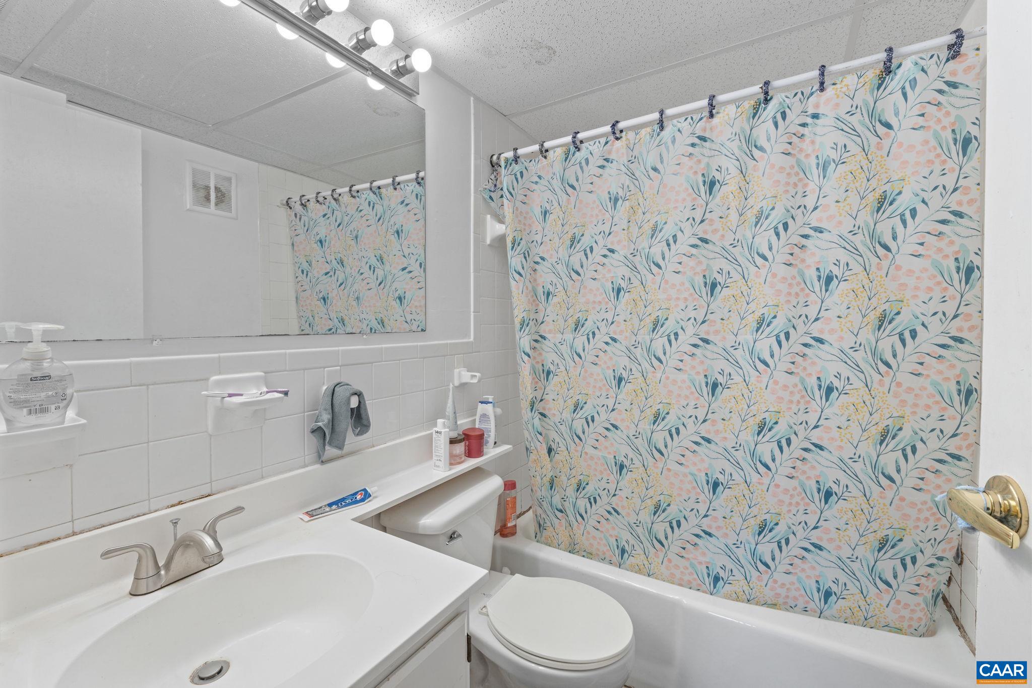 1800 JEFFERSON PARK AVE Unit: 605