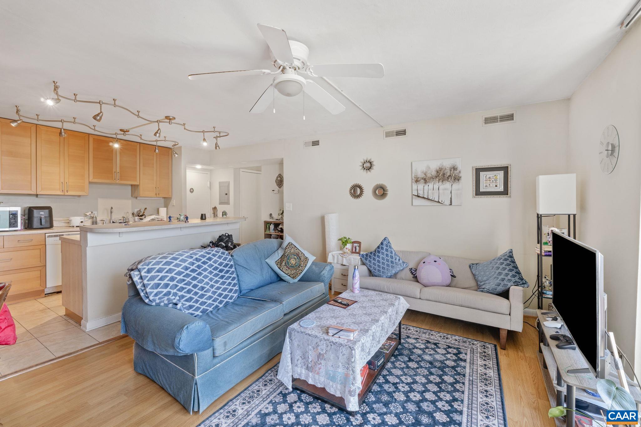 1800 JEFFERSON PARK AVE Unit: 605